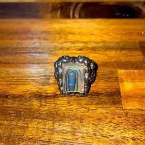 Vintage 925 Sterling Silver Mother of Pearl ring. Size 8.